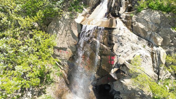 ถ้ําม่านน้ํา