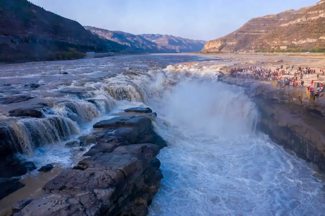 Hotels near The Hukou Waterfall Scenic Area