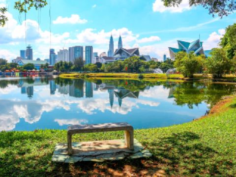 Hotels near Taman Midah