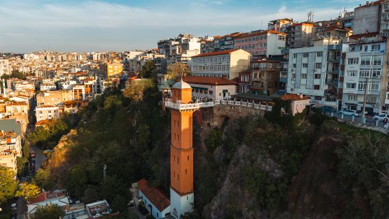 İzmir Historical Elevator Building