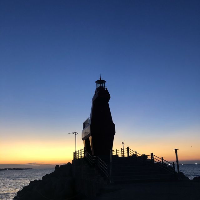 공항과 인접한 일출명소 이호테우 해변