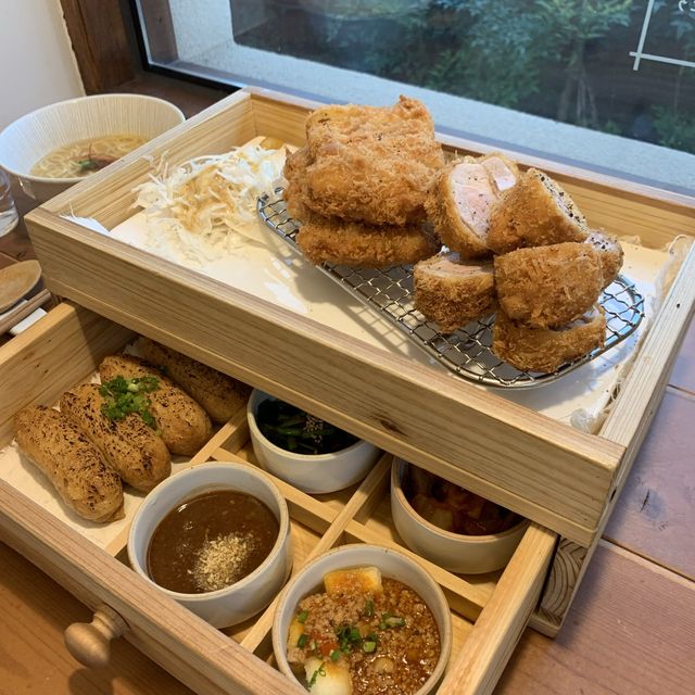 식탁 위의 작은 여행