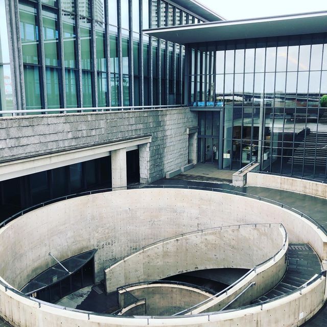 兵庫県立美術館(神戸)