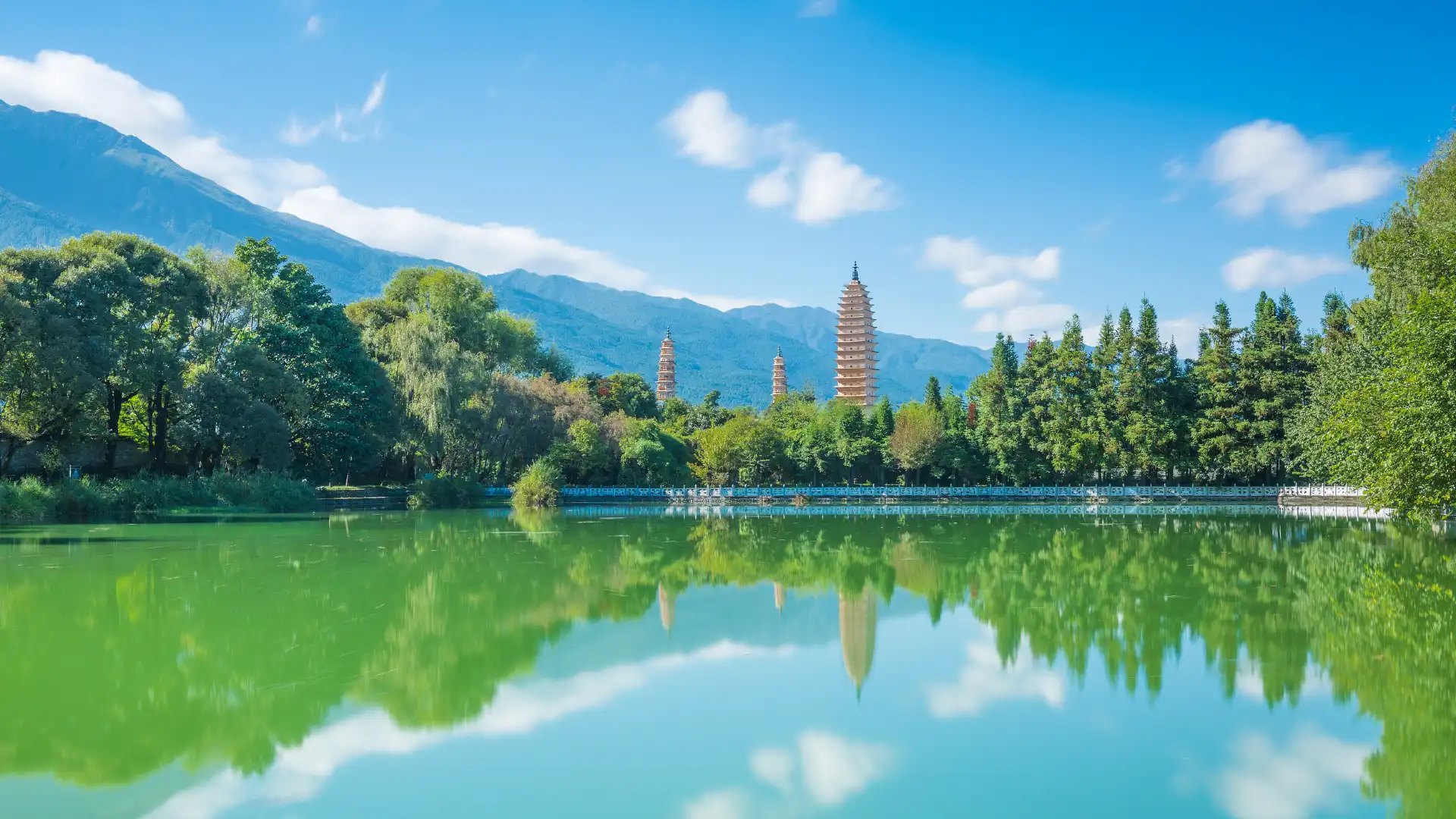 鄰近三塔倒影公園的酒店