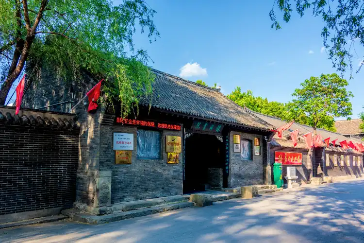 Hotels near Yingang College