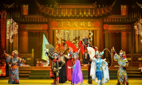 Fu Rong Guo Cui Sichuan Opera with Face-changing & Fire-breathing