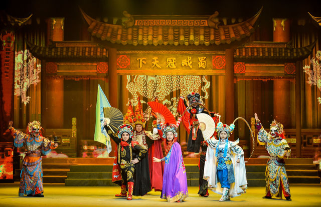Fu Rong Guo Cui Sichuan Opera with Face-changing & Fire-breathing | Sichuan Opera Troupe