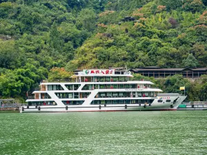 Boat into Tribe of the Three Gorges