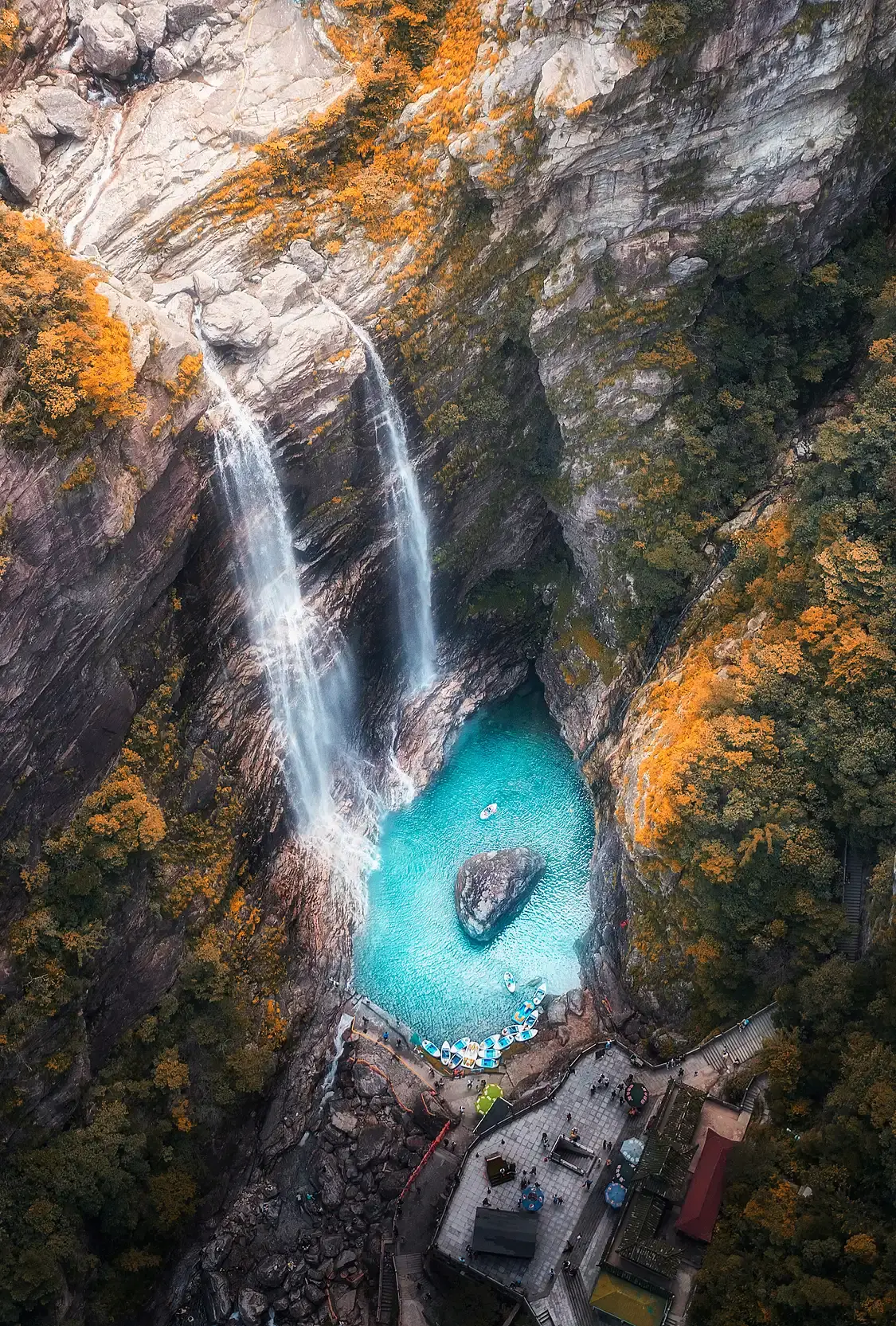 Hotels near Three Cascades Waterfall