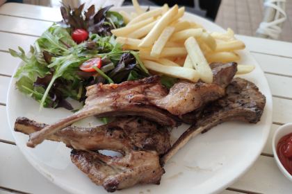 La Rosabelle Bar & Grill