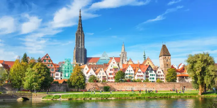 ウルム周辺の観光ガイド：おすすめのアクティビティ、天気、交通機関  