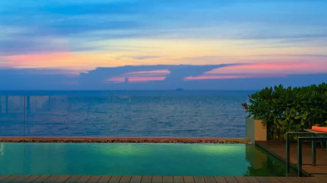 รีวิว Renaissance Pattaya Resort & Spa สัมผัสความหรูติดริมหาด