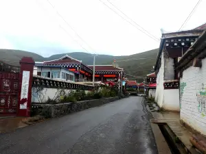 蝦拉沱村