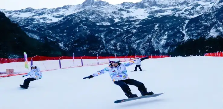 Hotels near Wenchuan Qiangren Valley Ski Resort