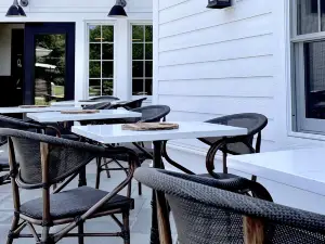 Bistro 67
