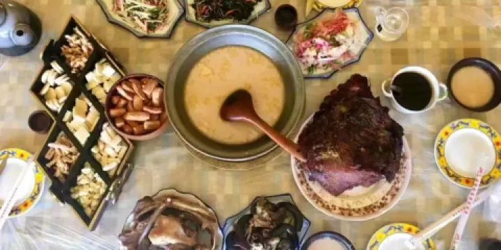 希拉穆仁草原朝魯呼牧民家