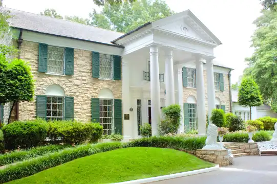 Hotels near Graceland