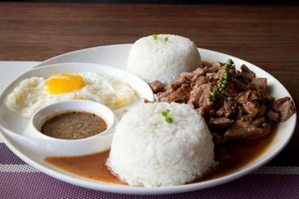 The Red Piano - Pub Street