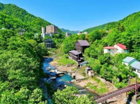 บ่อน้ําพุร้อนโจซานเคอี