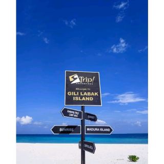 Gili Labak is a small island that located in southeast side of Puteran island, the capital city of Puteran island or Madura island. Administratively, this island is in Talango sub-district, Sumenep regency, East Java.
At this island, not only white sandy beach that we can explore, but also the beauty of the underwater world. At some point, this island has a superb view, that captivating sea coral wrapped with beautiful fish swimming around the ocean, and bring the elegance to the bottom side of this island. Moreover, the bright blue sky, the sparkling water over bluish ocean and the tickle white sandy beach is the thing that will intimate you while having trip to Gili Labak.
While having this island for your sweet escape, doing snorkeling, swimming, sunbathing or just playing around the beach with your bare-feet is highly recommended. Yet, since the genuine place and the lack of the facilities around the place, it better for you to bring your own equipment when you need to snorkeling and diving, for there are no rented equipment for this deal. This is also including for your other important needs like food and first aid kid.
#summervacation#beachvacation#urbanexplorer