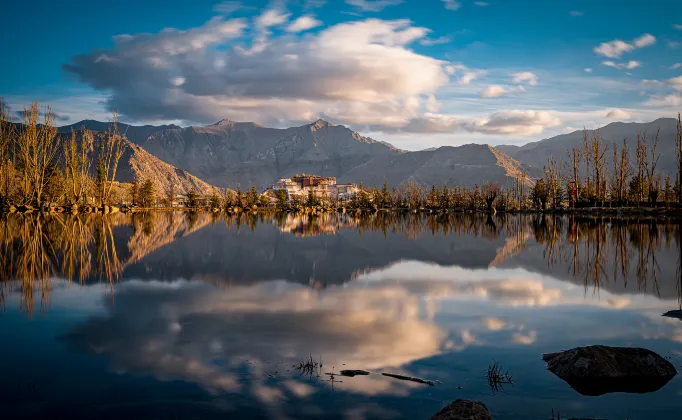 Номер с видом на горы Отели в г. Данхюн