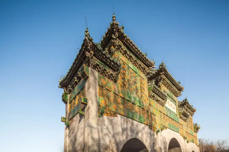 Hotel dekat Sandong Qilou Coloured Glaze Memorial Archway