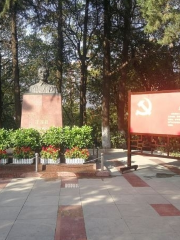 Wang Jiaxiang Half-Length Bronze Statue Square