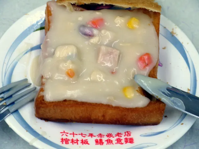 台南車站, 赤崁點心店