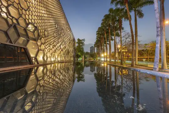 鄰近華美術館的酒店