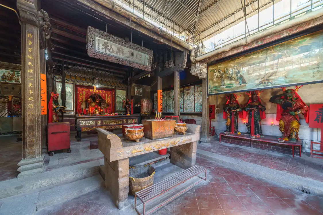 鄰近城隍廟的酒店