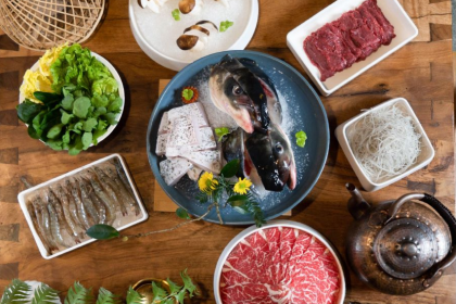 那云温泉度假村悬崖上的天空之城·火锅西餐厅