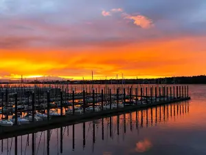 Salty's on the Columbia River