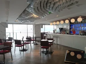 Horizons Sky Bar & Cigar Lounge