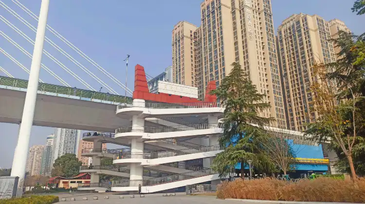 Hotels near Yiling Changjiang Bridge