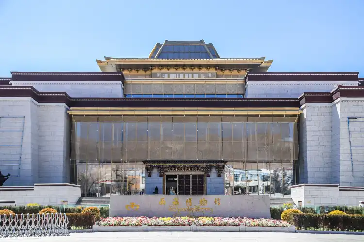 Hotels near Tibet Museum