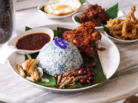 The Replacement - Lodge & Kitchen