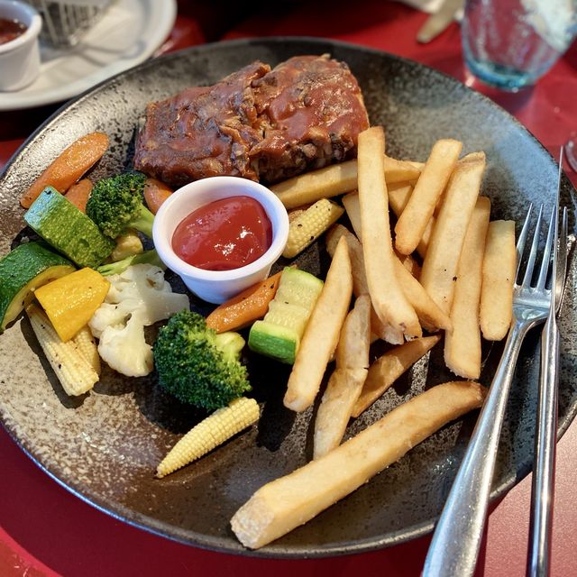 《馬灣沙灘旁的Cafe》