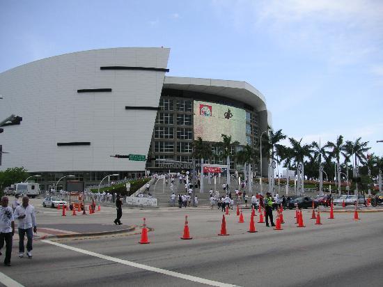 マイアミ アメリカン エアラインズ アリーナ 評判 案内 トリップドットコム