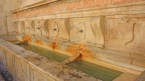 Fontana delle Tredici Cannelle