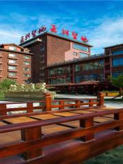 Changbaishan Dynasty Shrine Hot Spring Hotel