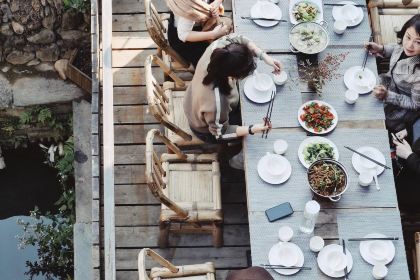 水岸边私房菜馆