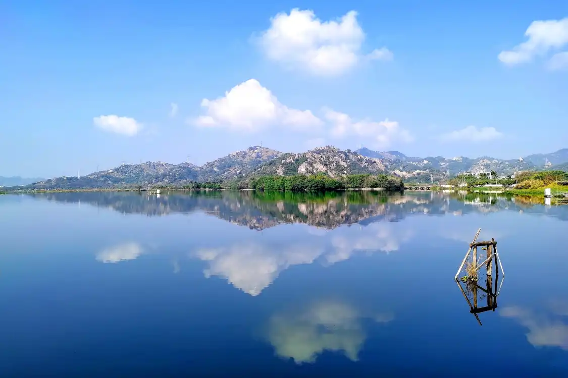Hotels near Meilin Lake