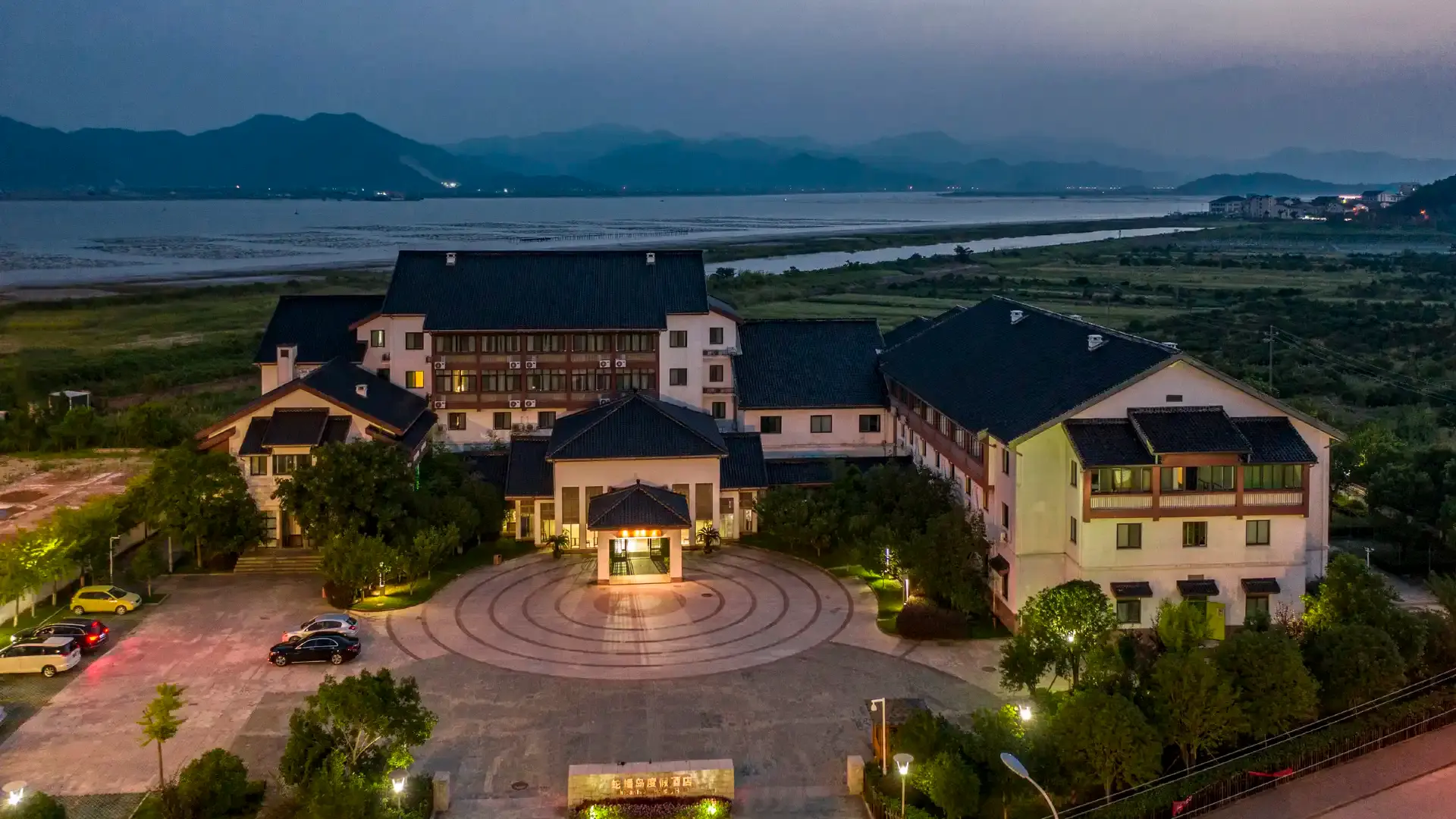 鄰近蛇蟠島的酒店