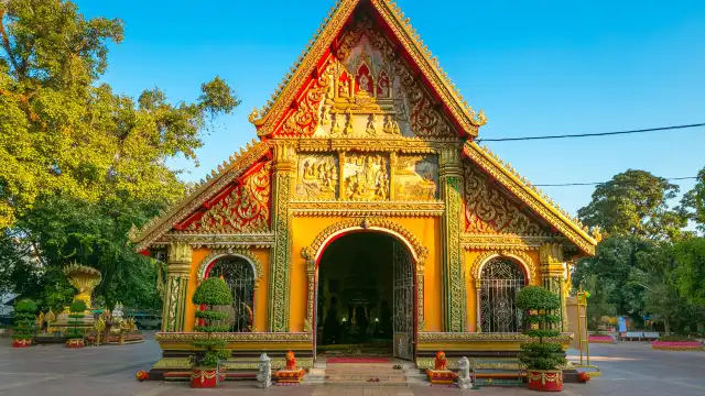 Hotels near Wat Si Muang