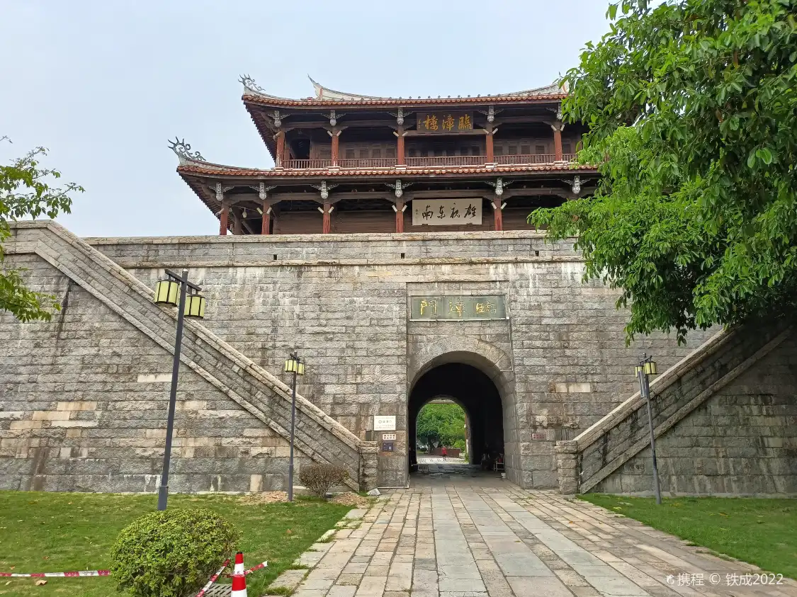 Hotel in zona Linzhang Building