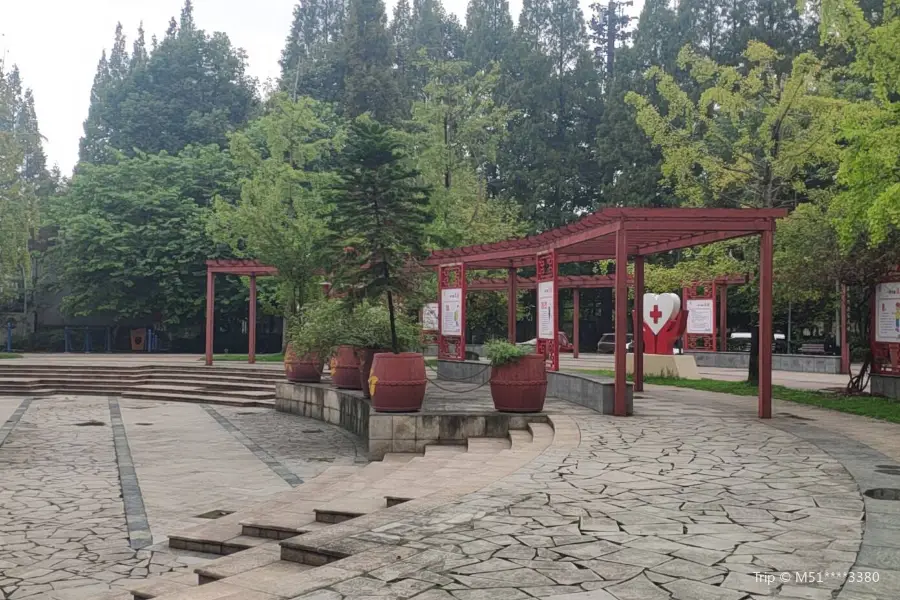 Dujiangyan Fazhi Square