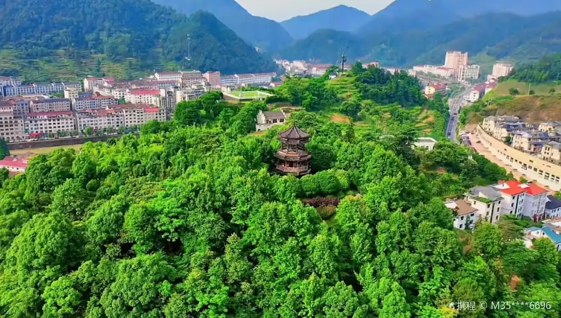 Hotels near Huataishan Park