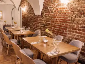 Romantyczna Restauracja, Rynek Starego Miasta 18