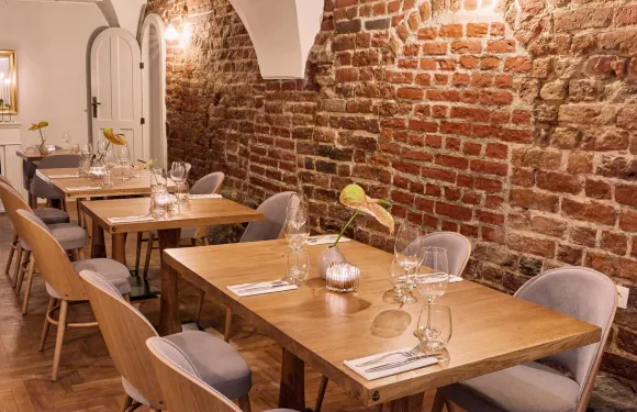Romantyczna Restauracja, Rynek Starego Miasta 18