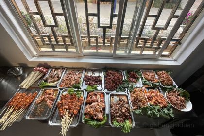 村里农家（土鸡火锅-酸菜猪脚-风味烧烤）